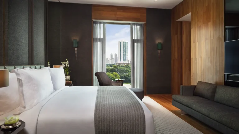 Thung Maha Mek, Sathon